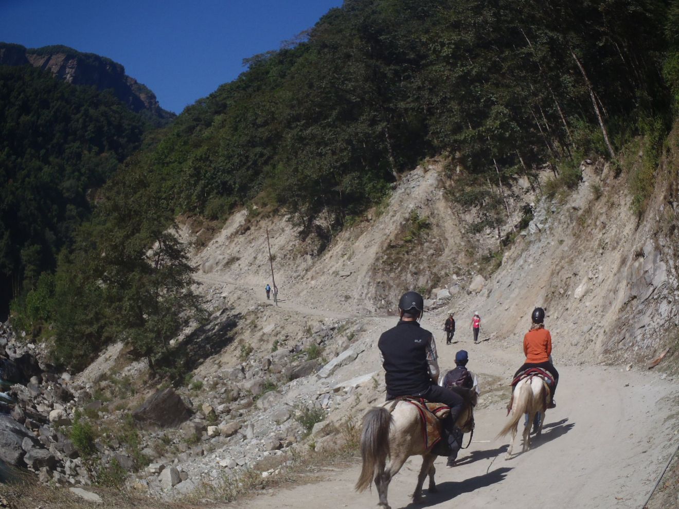 manang_poon_trekking